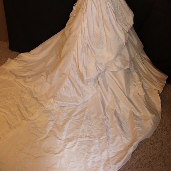 *HP SPECIAL PRICE* Stunning Ivory Strapless Wedding Gown/Shawl/Purse Size 4 - Picture 7 of 9